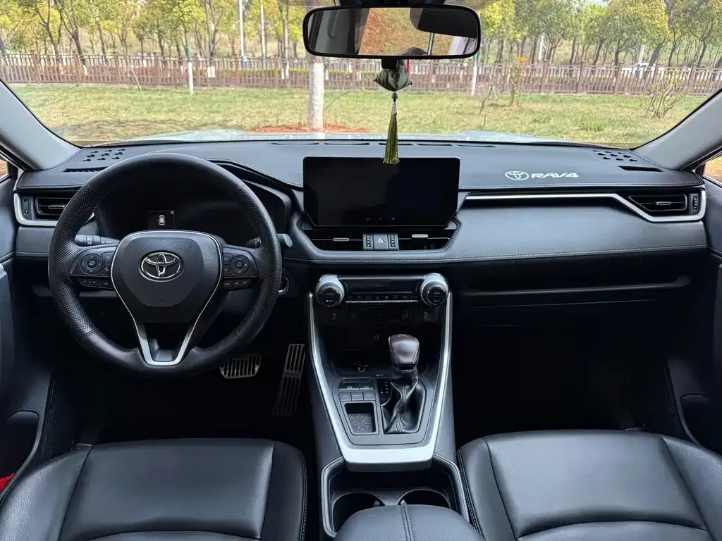 Toyota RAV4 2024 из CN, фото 3