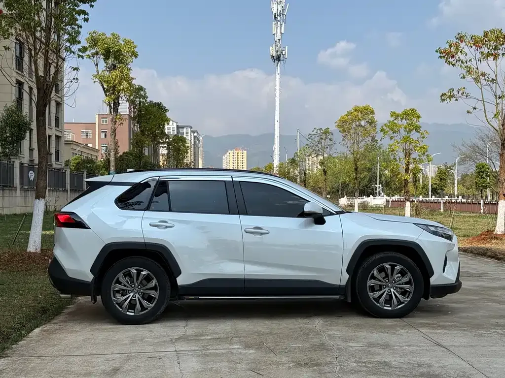 Toyota RAV4 2024 из CN, фото 5