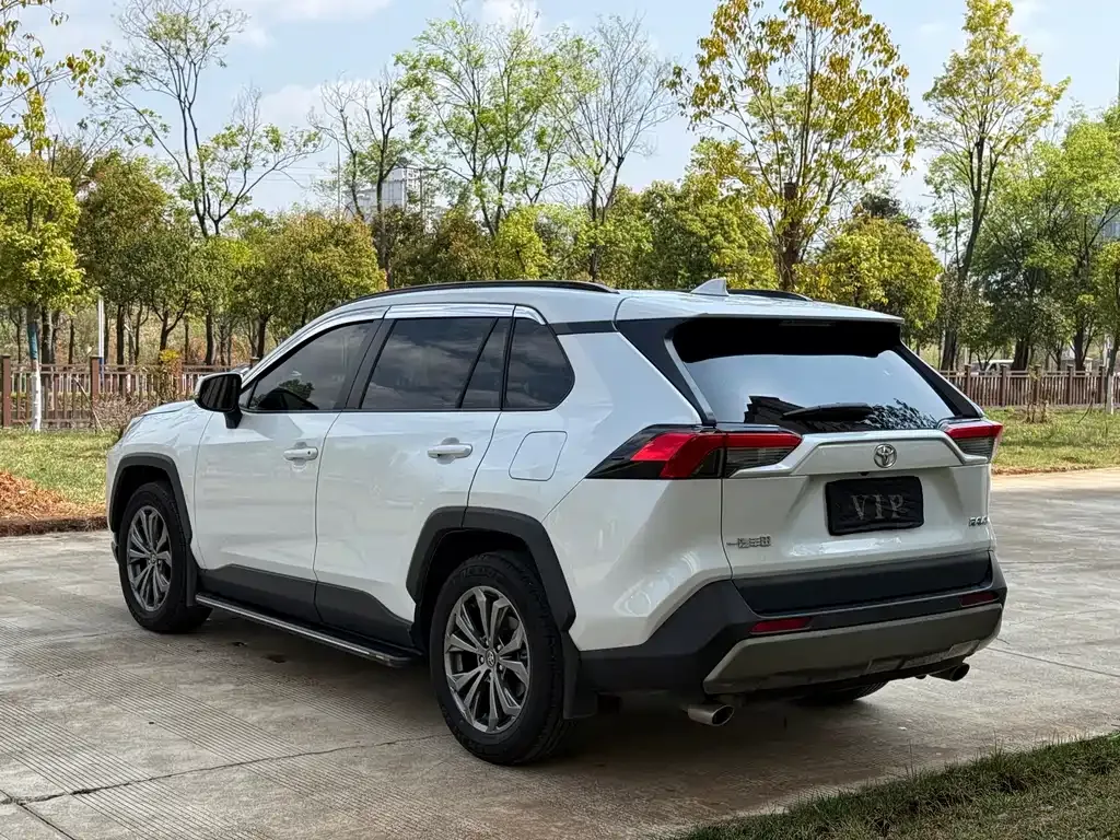 Toyota RAV4 2024 из CN, фото 4