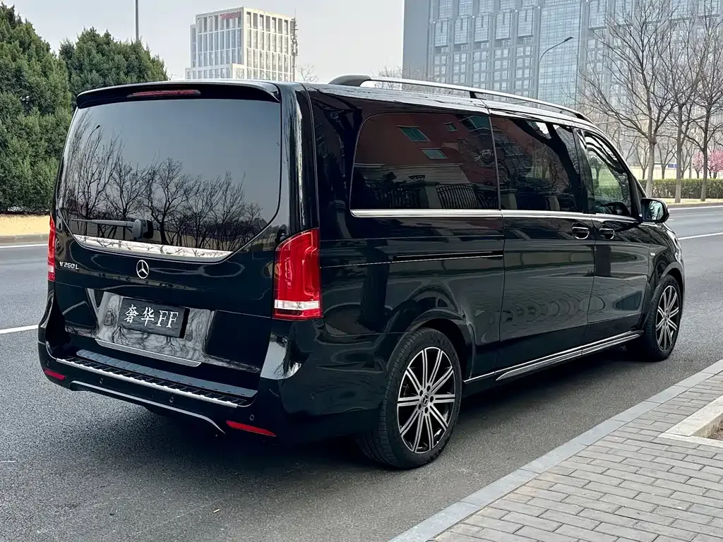 Mercedes-Benz V-Class 2023 из CN, фото 4