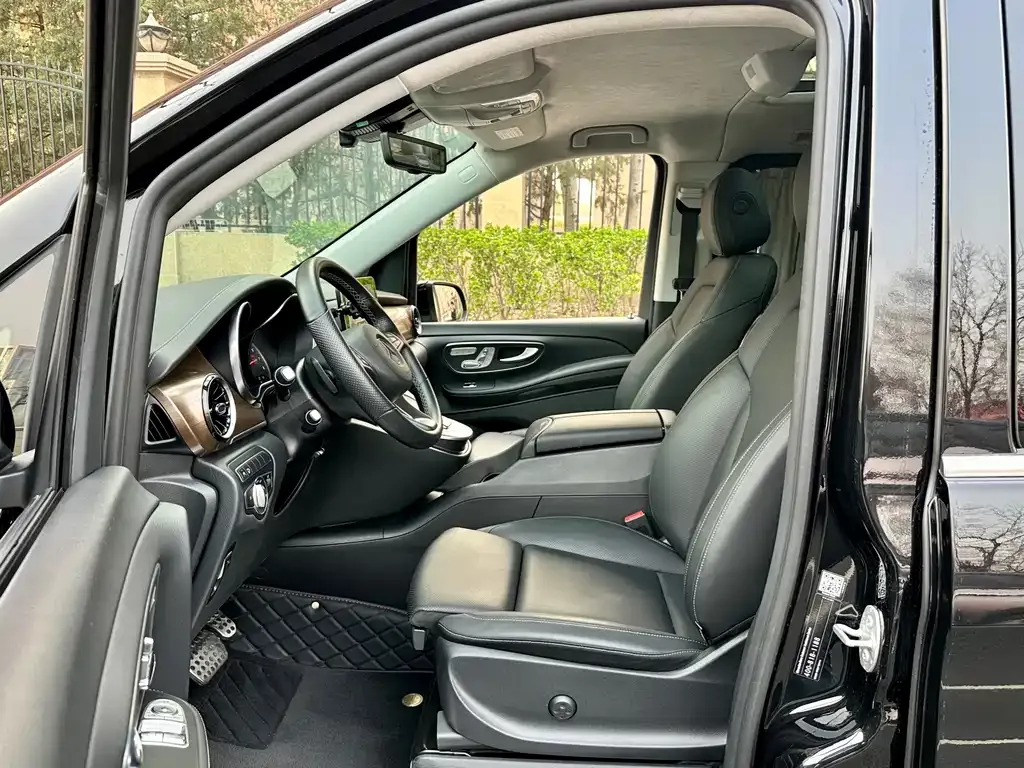 Mercedes-Benz V-Class 2023 из CN, фото 2