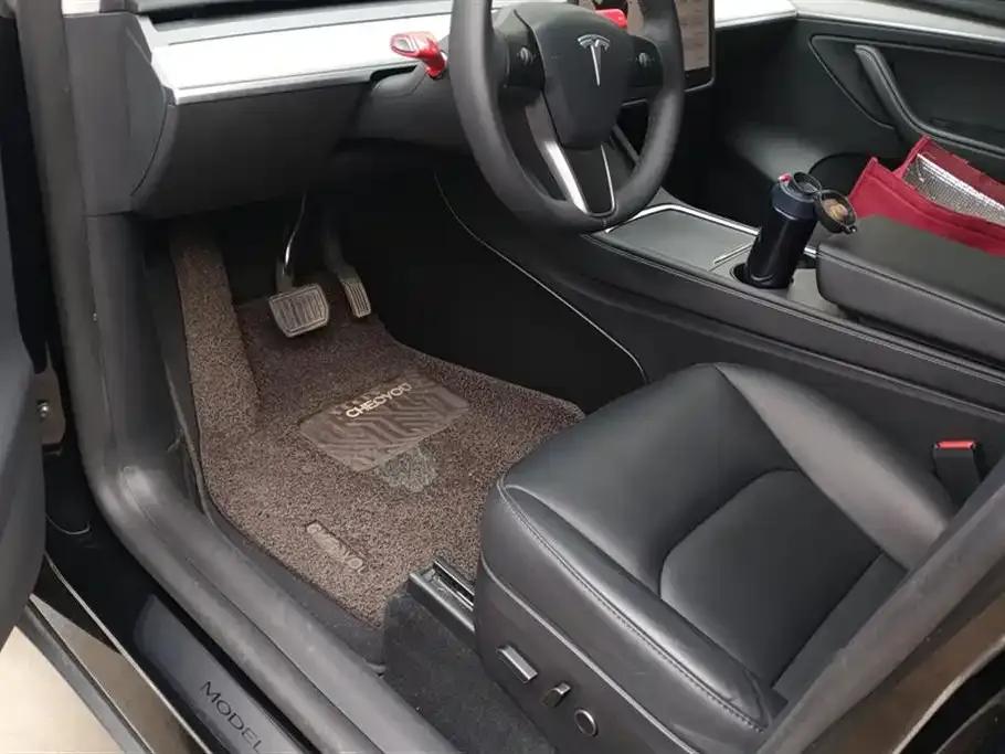 Tesla Model Y — фото 8