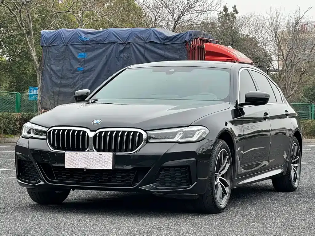 BMW 5 Series — фото 1