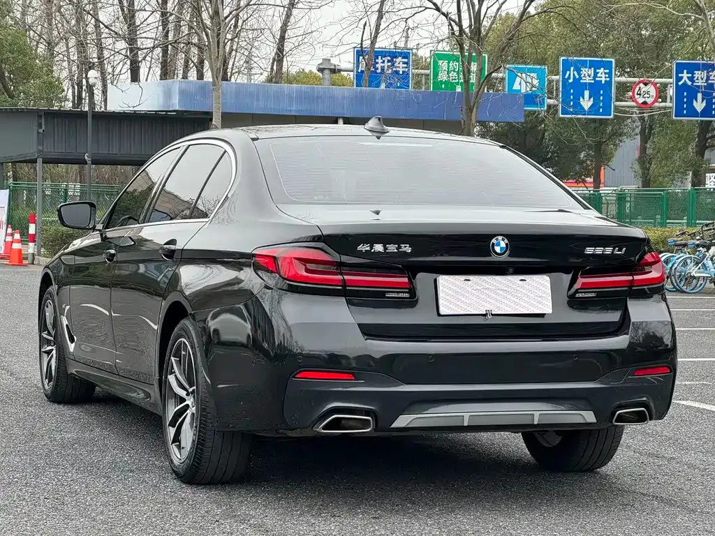BMW 5 Series — фото 7