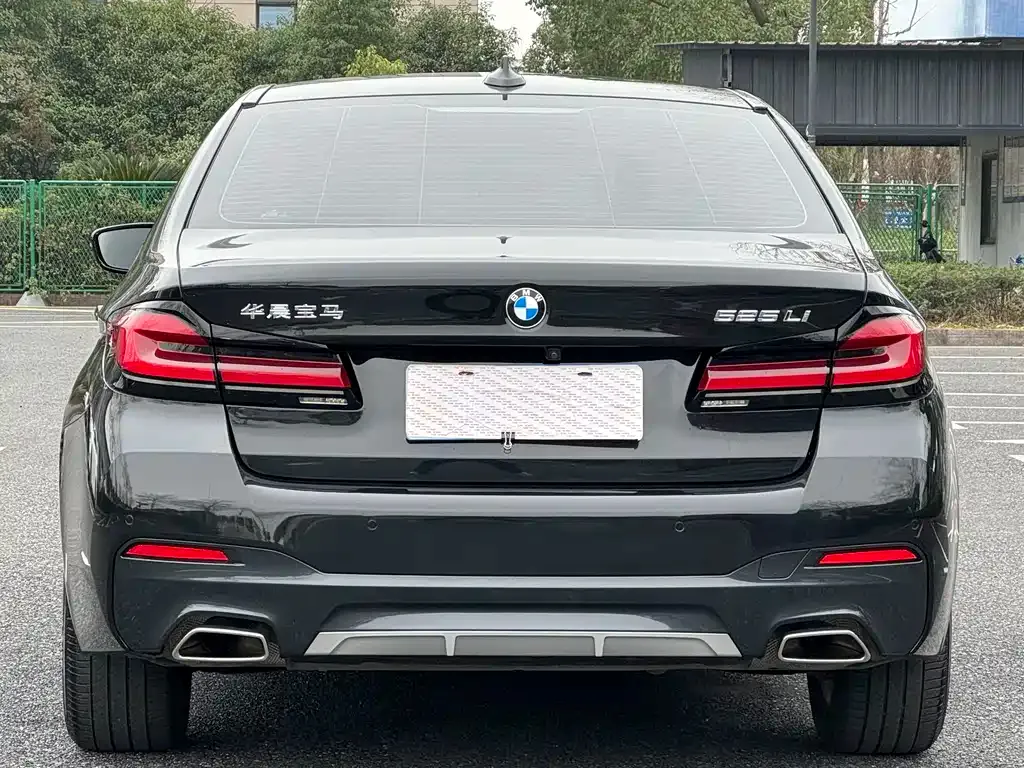 BMW 5 Series — фото 4