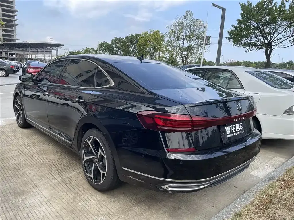 Volkswagen Passat — фото 7