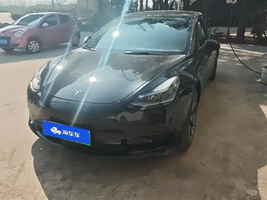 Tesla Model 3 — фото 1