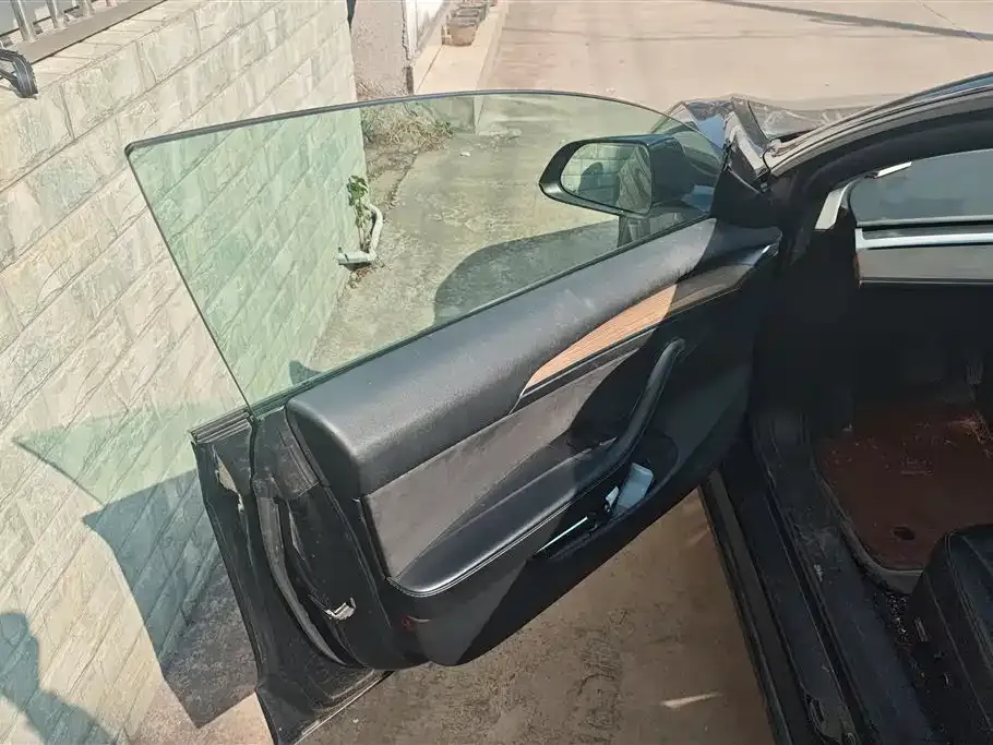 Tesla Model 3 — фото 10