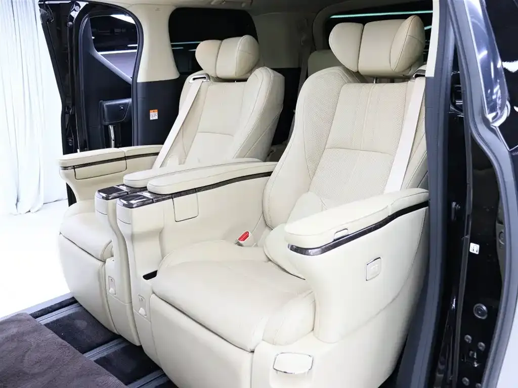 Toyota Vellfire 2022 из CN, фото 7