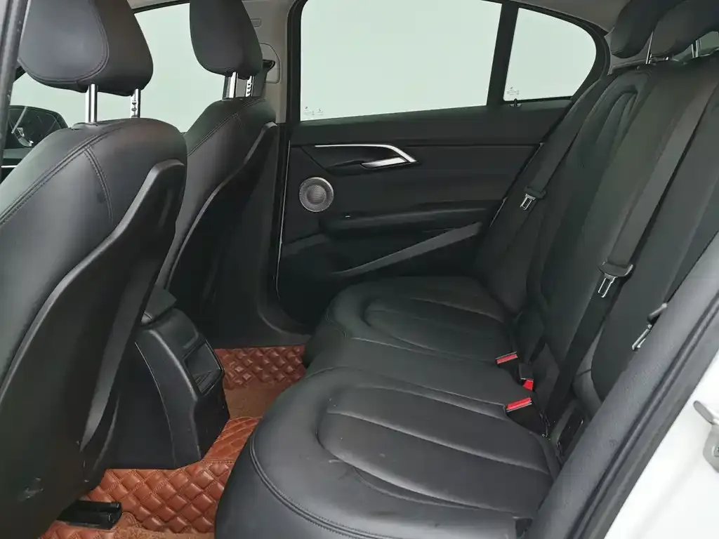 BMW 1 Series 2021 из CN, фото 2
