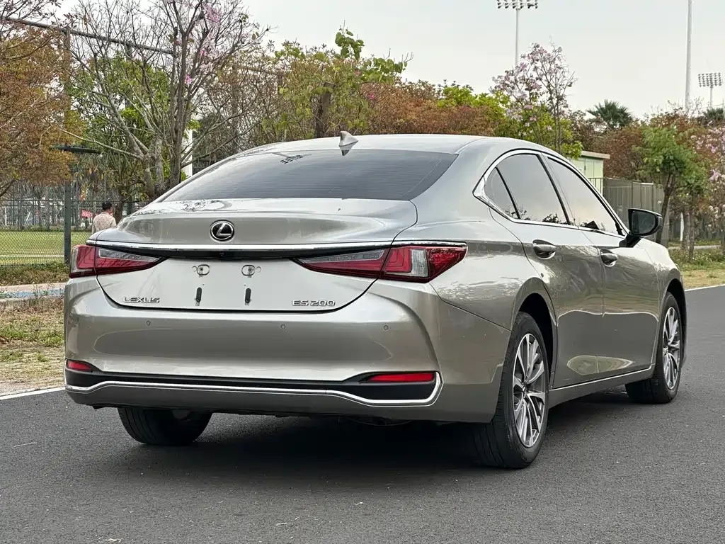 Lexus ES — фото 10