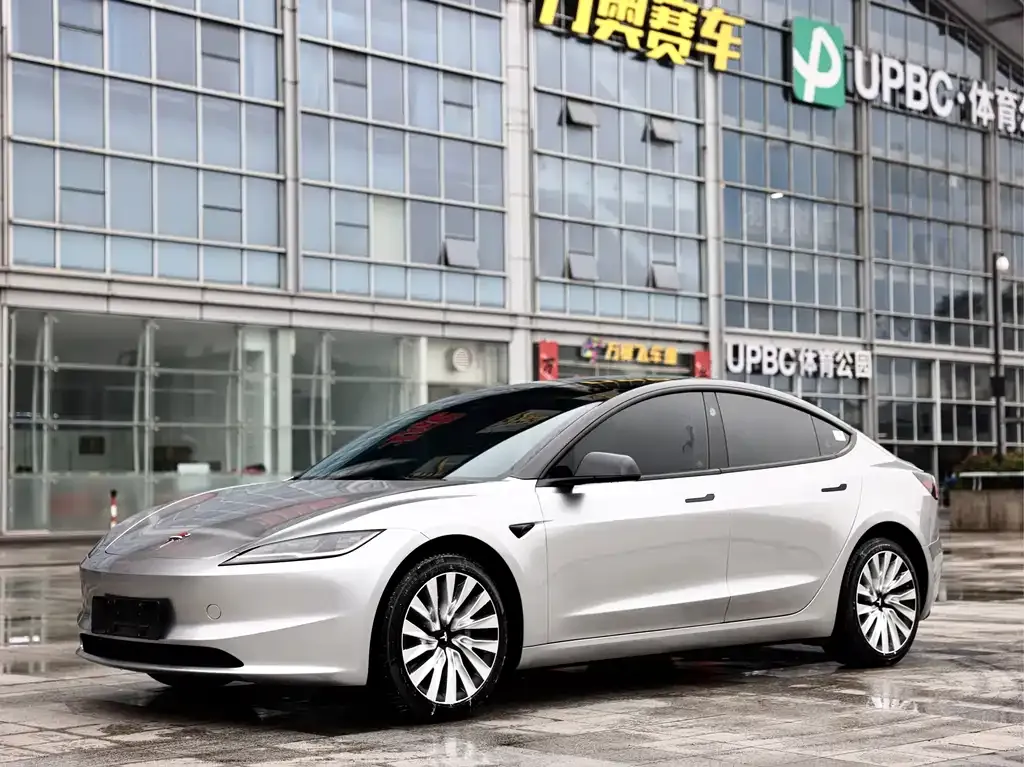 Tesla Model 3 — фото 1