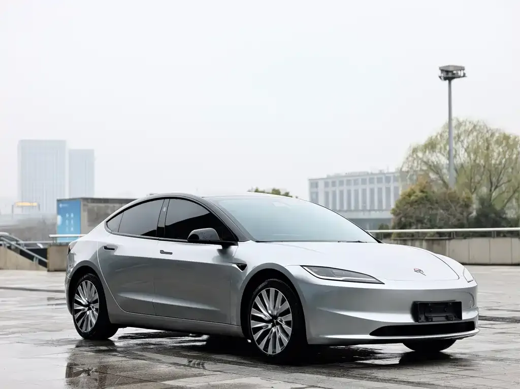 Tesla Model 3 — фото 4