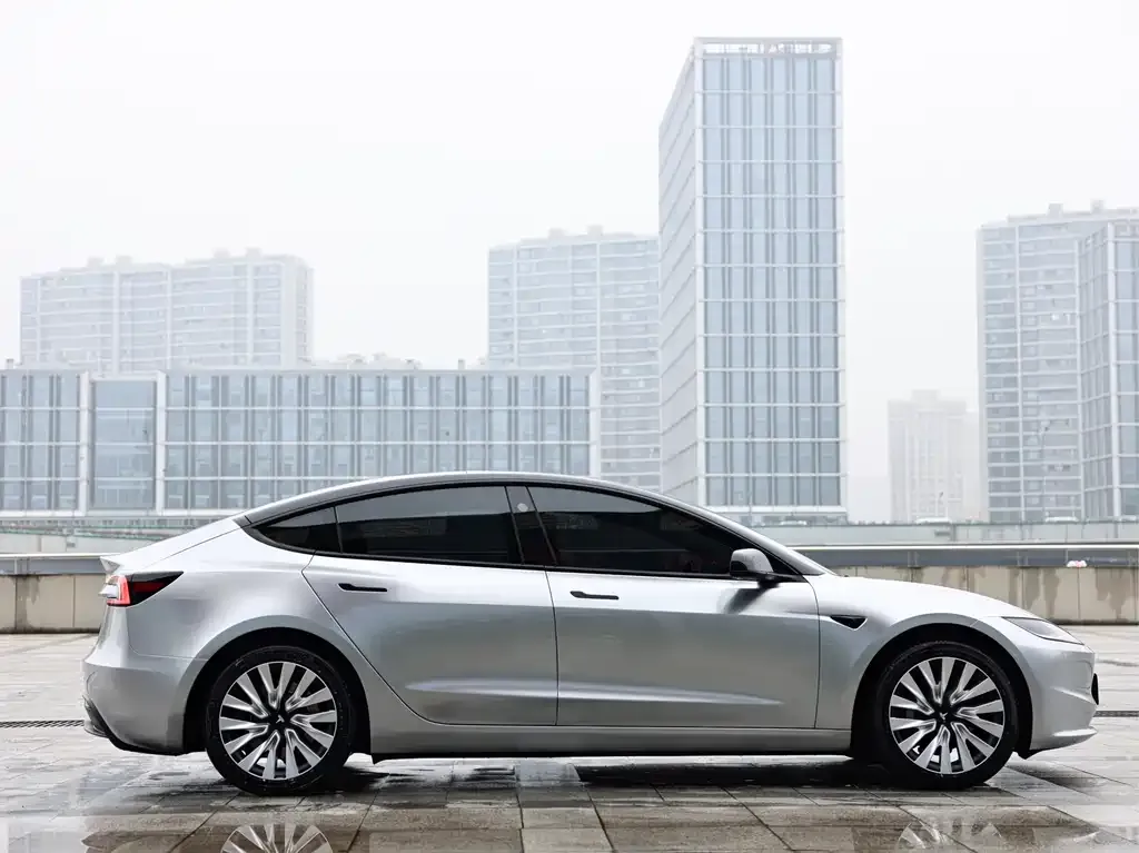Tesla Model 3 — фото 3