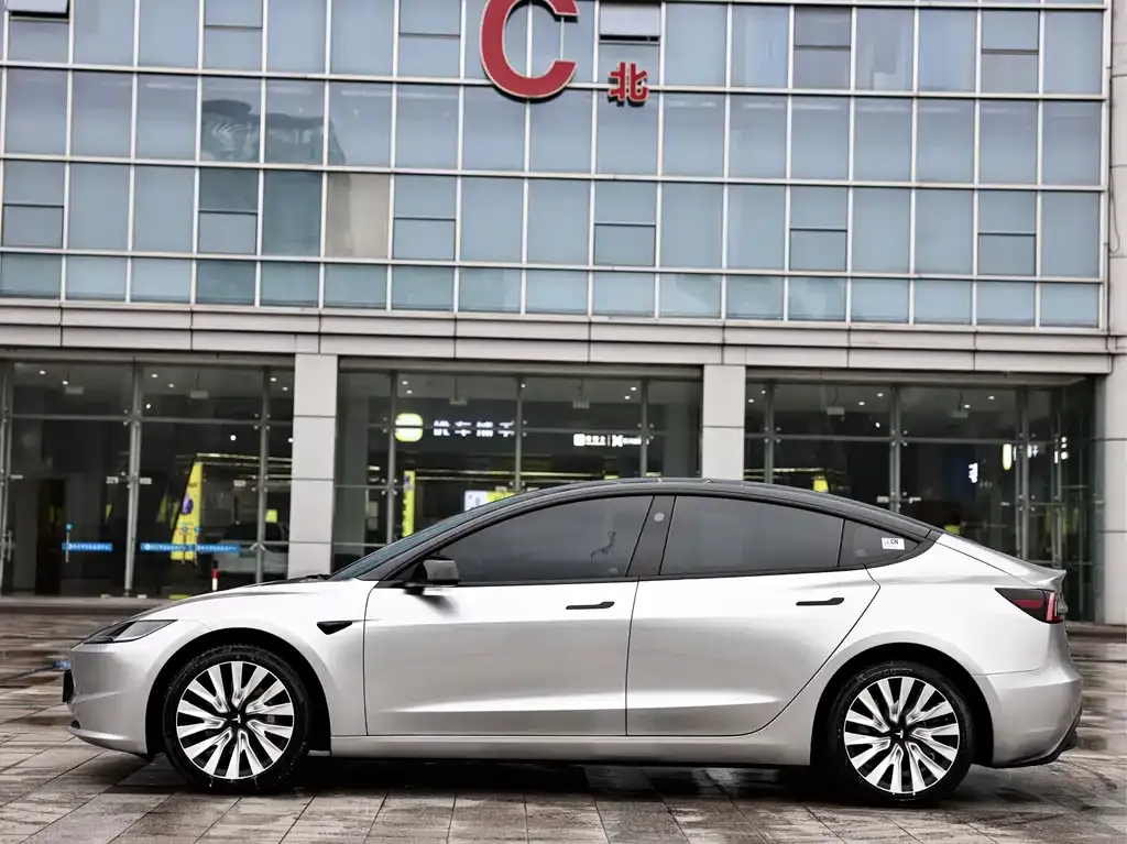 Tesla Model 3 — фото 8