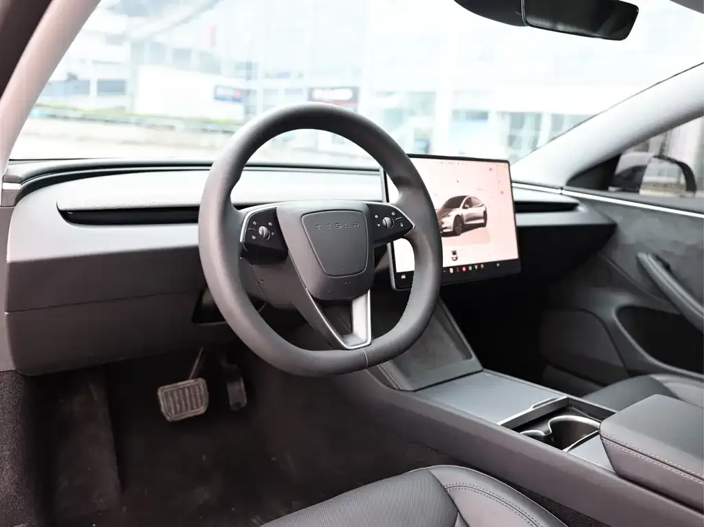 Tesla Model 3 — фото 5