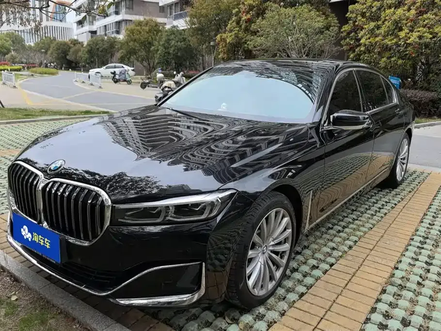 BMW 7 Series — фото 1