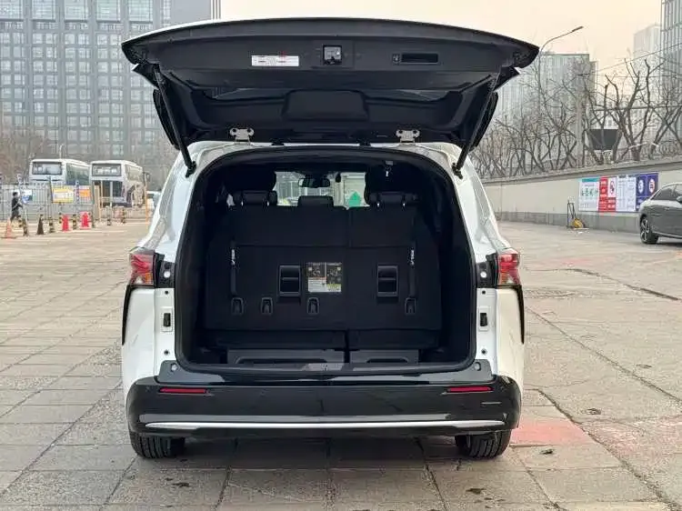 Toyota Sienna — фото 7