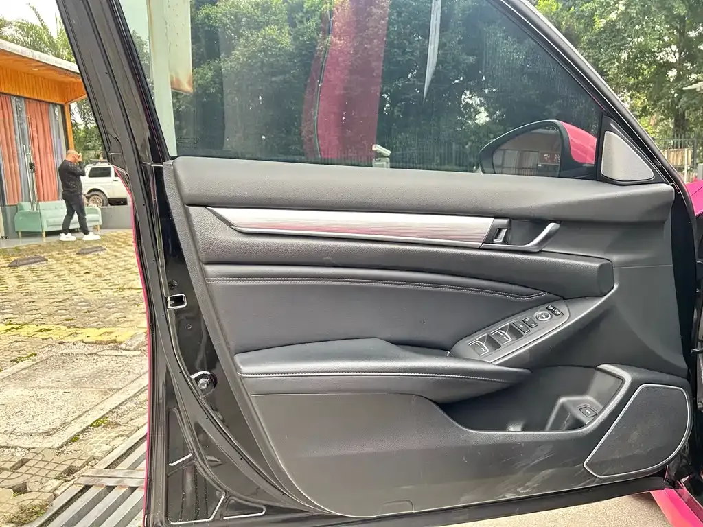 Honda Accord — фото 10