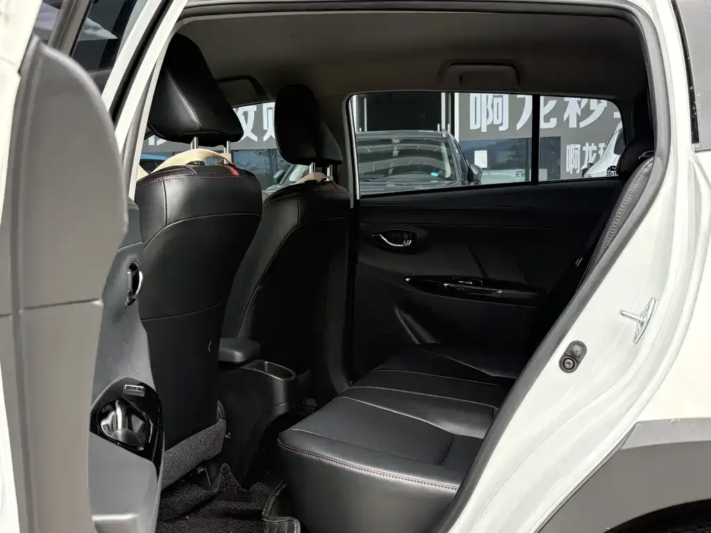 Toyota Yaris L 2023 из CN, фото 6