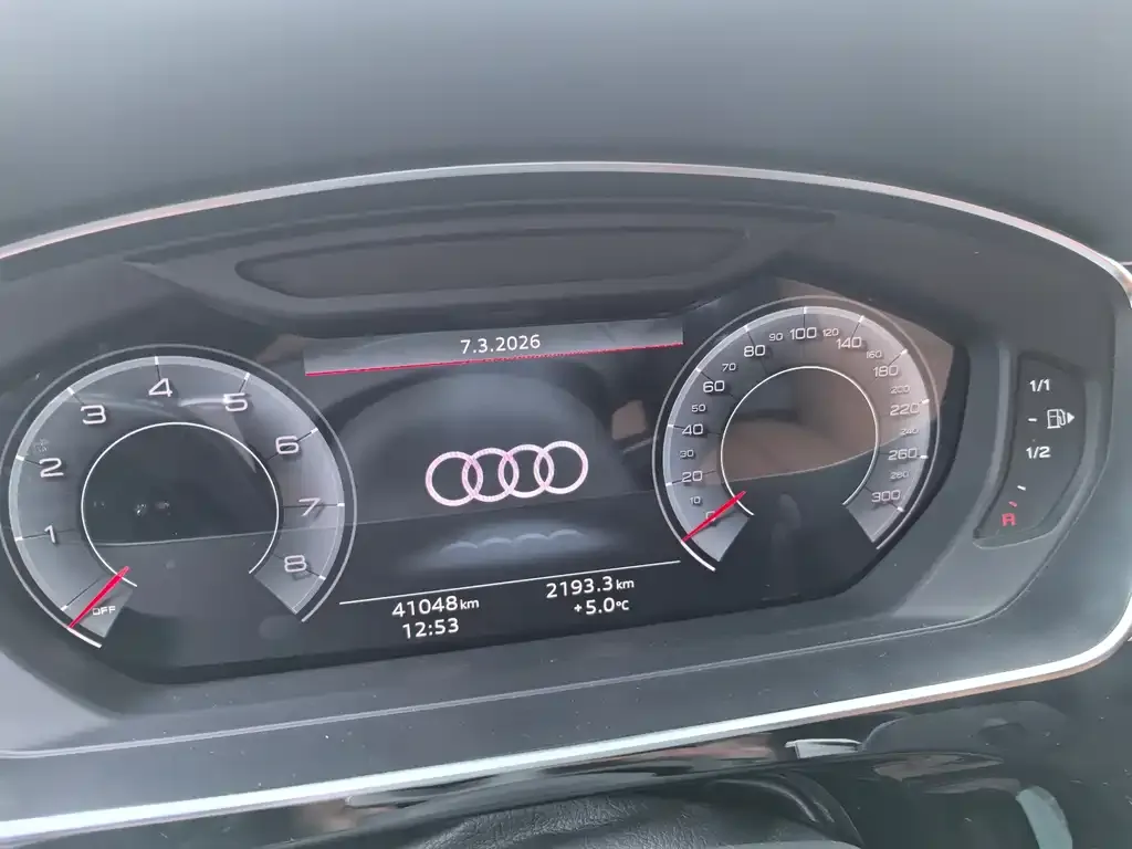 Audi A8 2023 из CN, фото 4