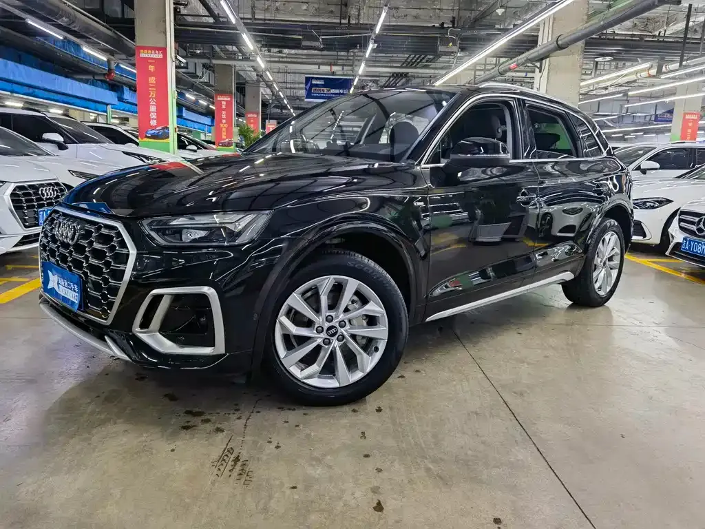 Audi Q5L — фото 1