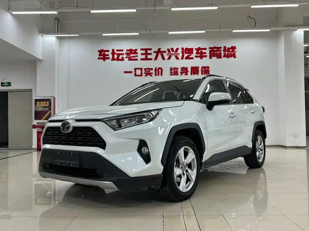 Toyota RAV4 — фото 1