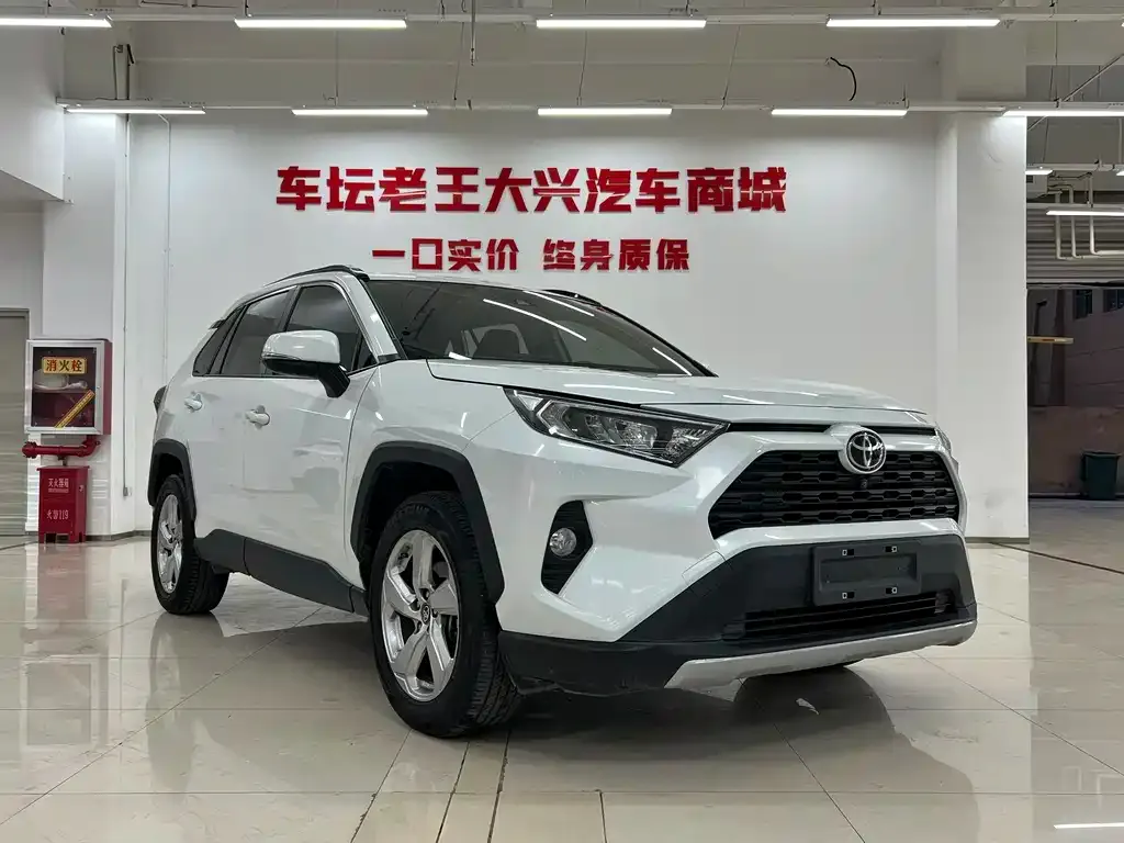 Toyota RAV4 — фото 7