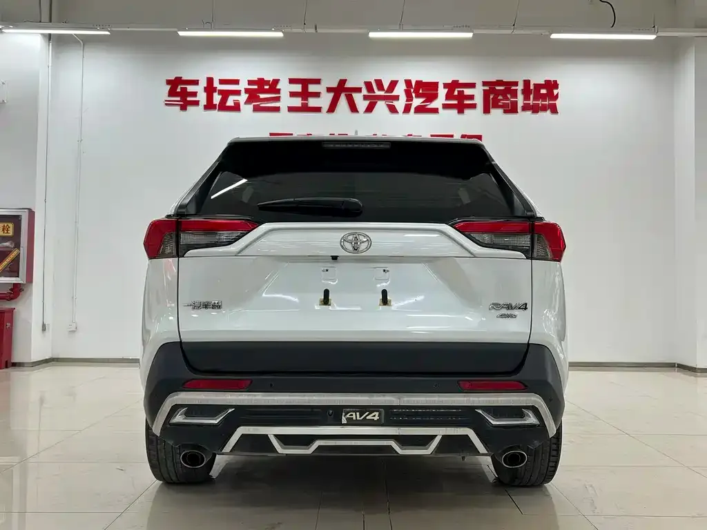 Toyota RAV4 — фото 2