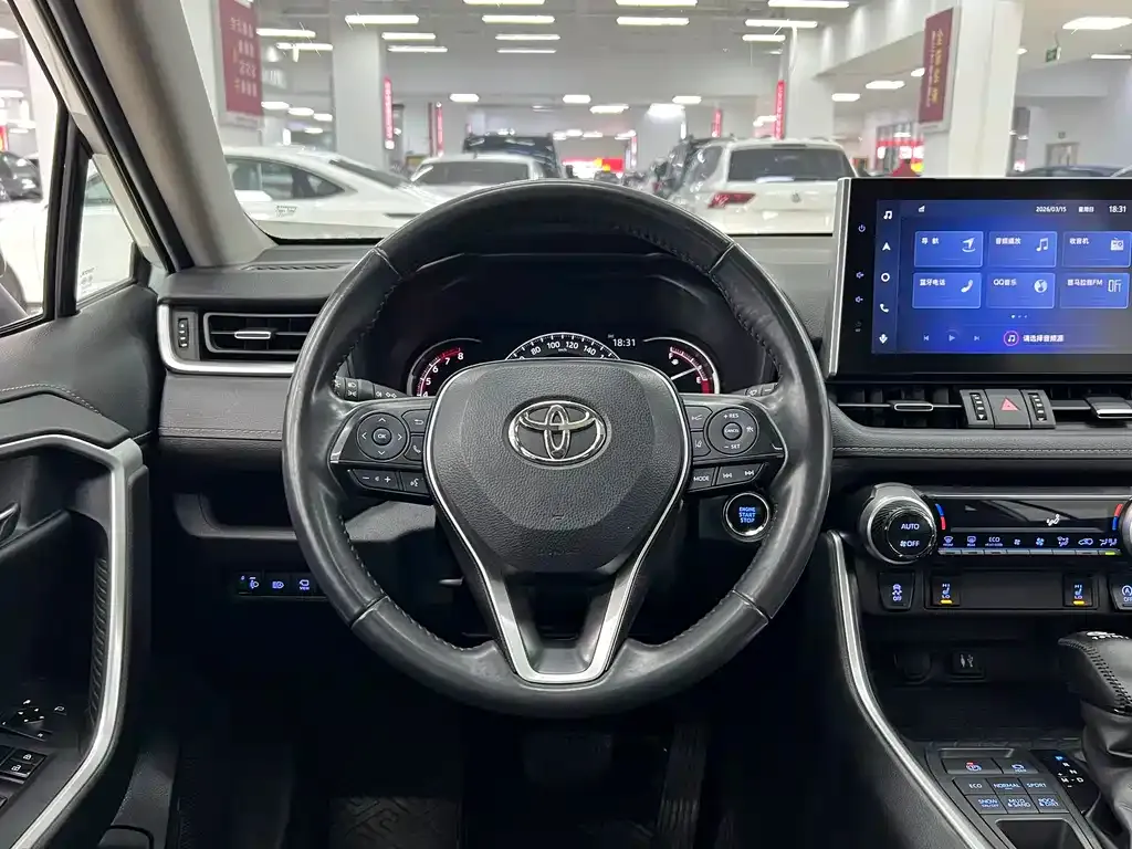 Toyota RAV4 — фото 6