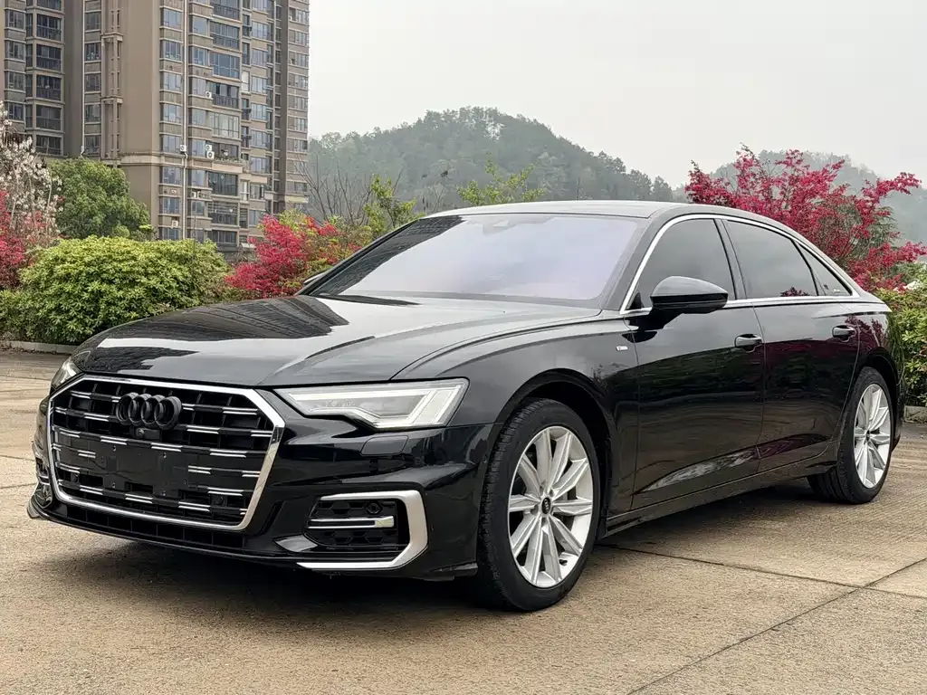 Audi A6L — фото 1