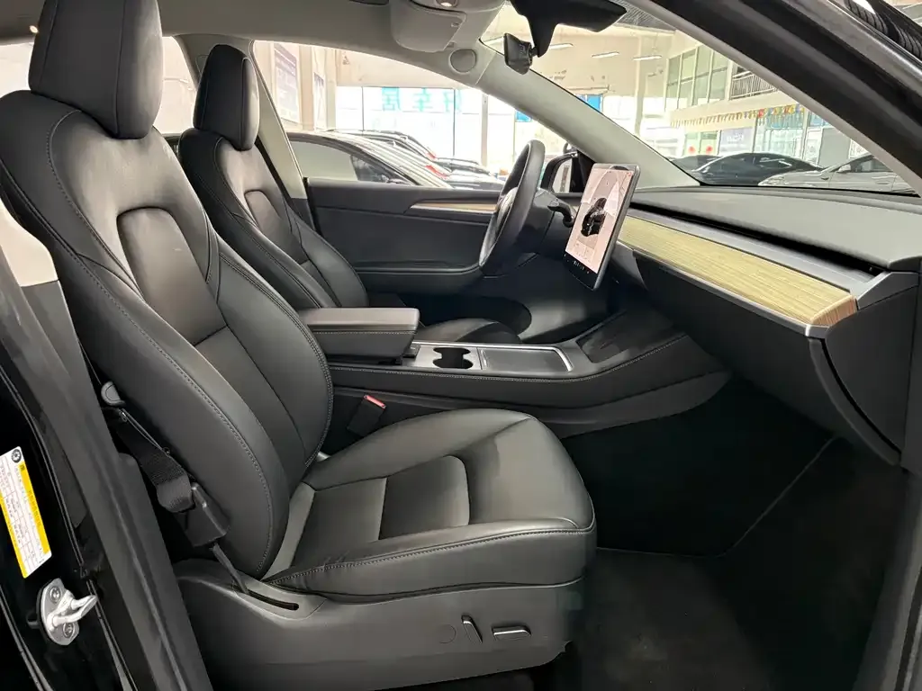 Tesla Model Y — фото 5