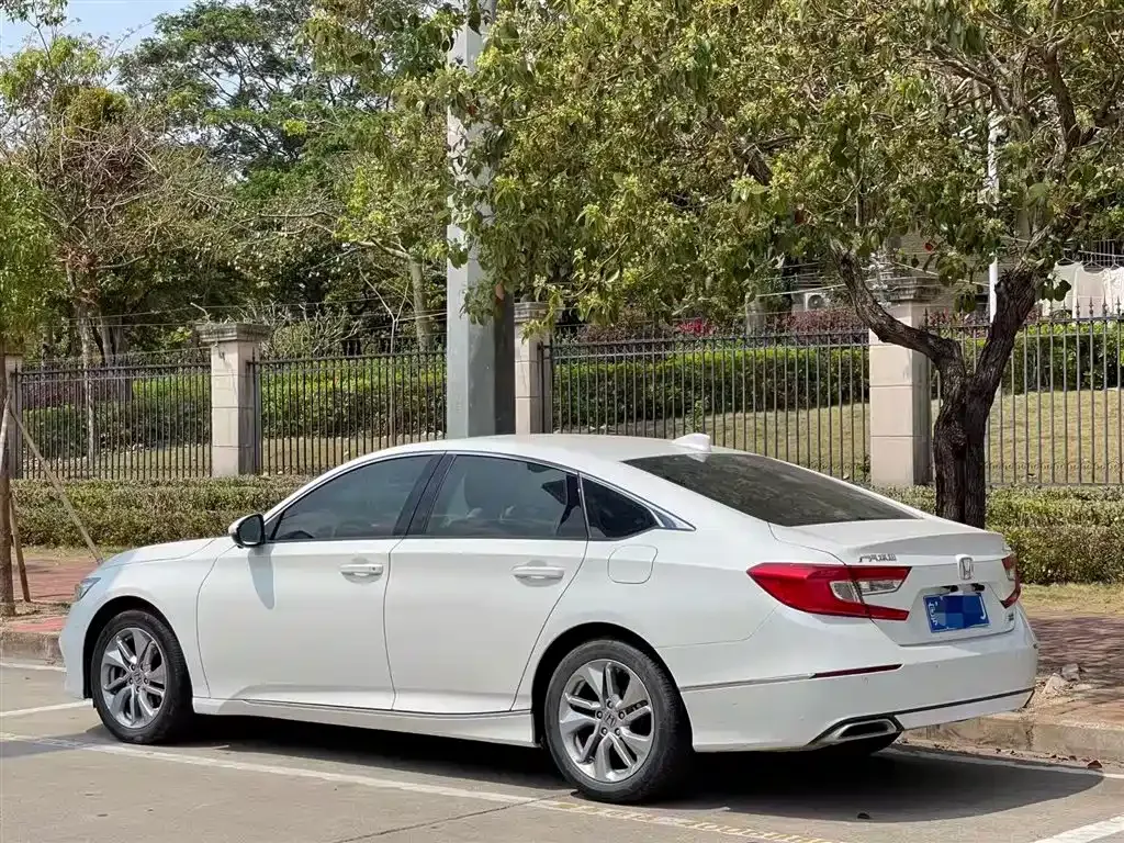 Honda Accord — фото 6