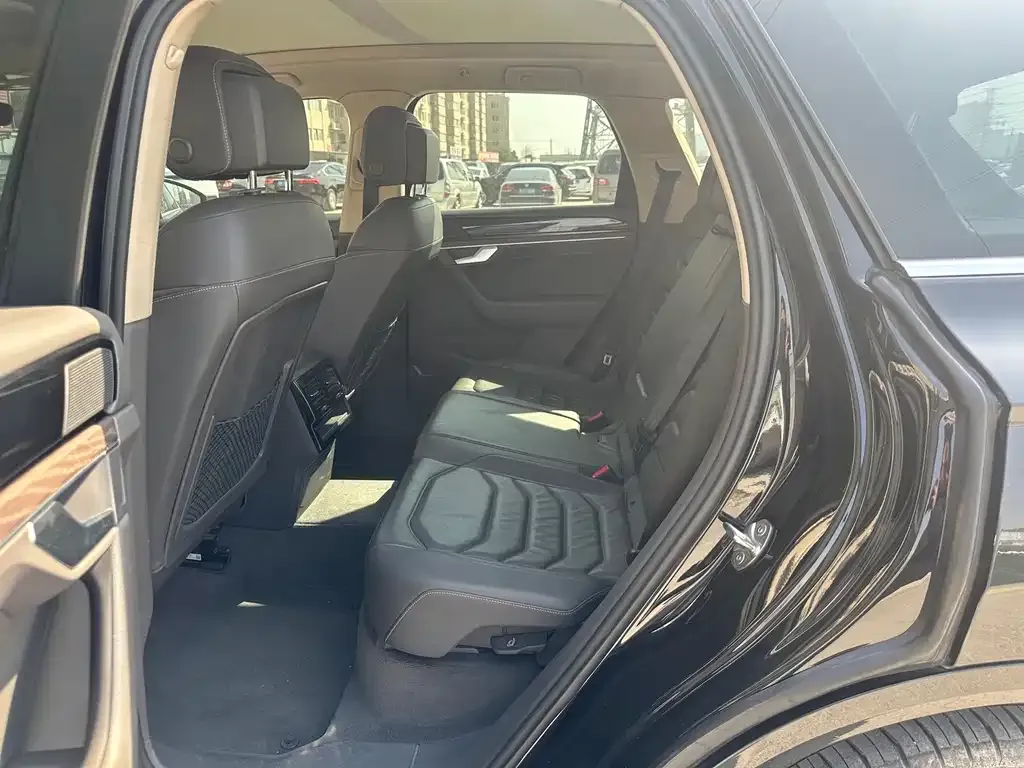 Volkswagen Touareg 2021 из CN, фото 2
