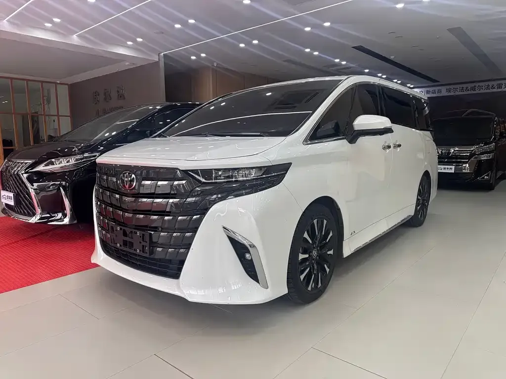 Toyota Alphard — фото 1