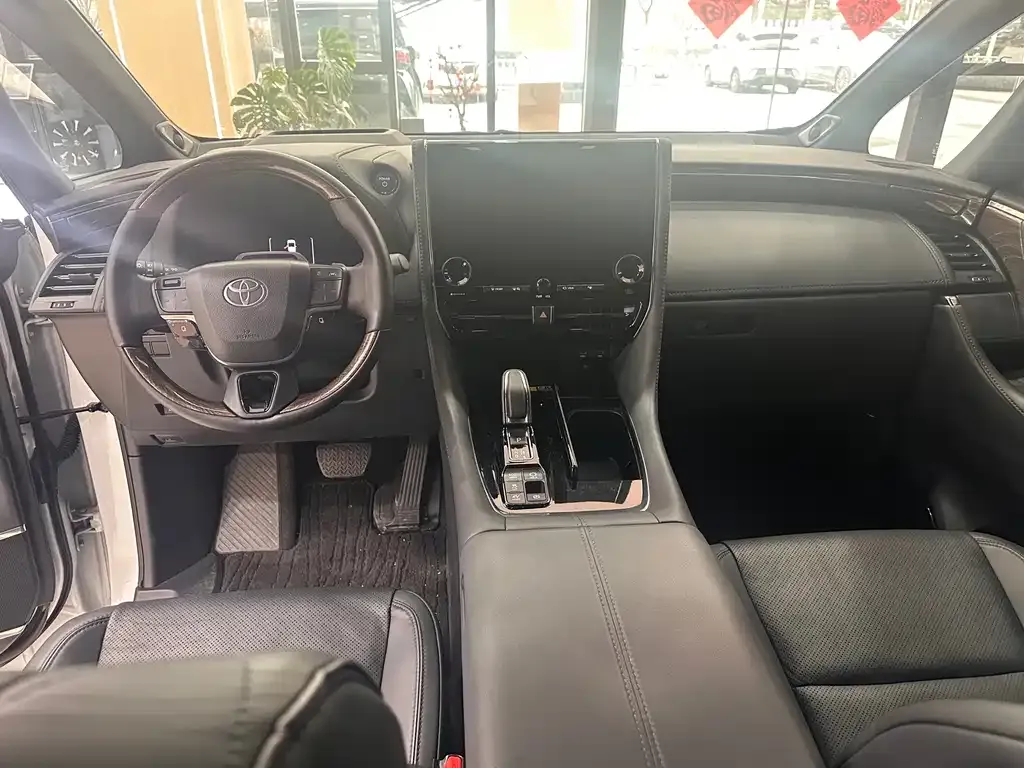 Toyota Alphard — фото 4
