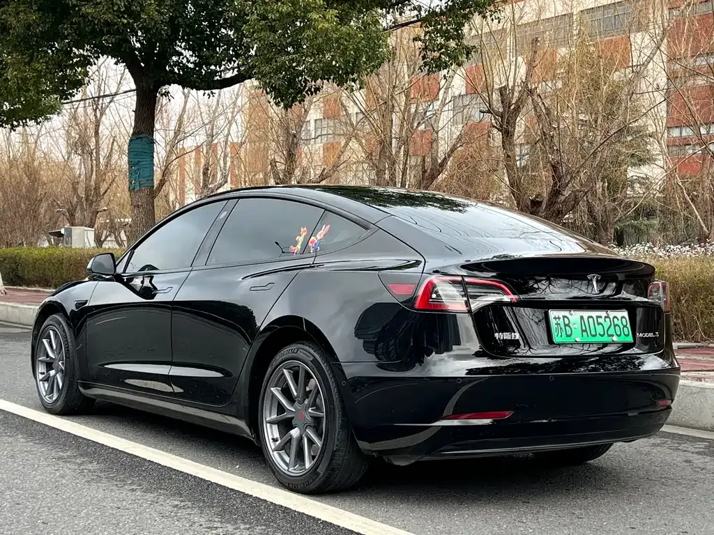 Tesla Model 3 — фото 9