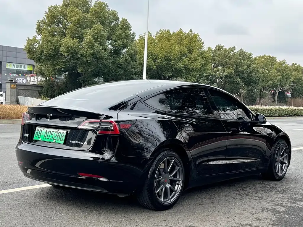 Tesla Model 3 — фото 7