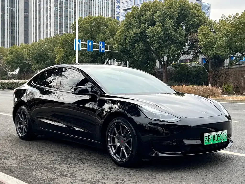 Tesla Model 3 — фото 10