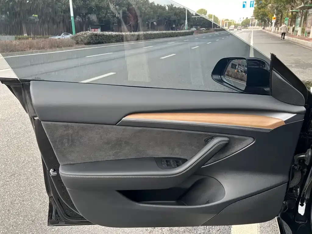 Tesla Model 3 — фото 3