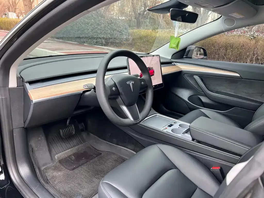 Tesla Model 3 — фото 2