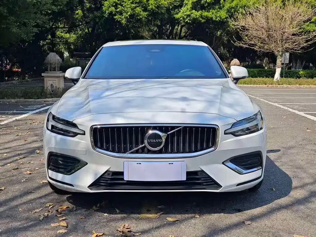 Volvo S60 — фото 10