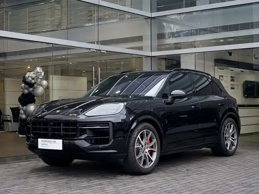 Porsche Cayenne Hybrid 2025 из CN, фото 1