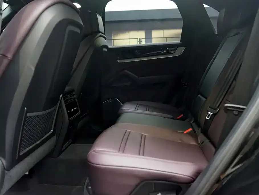 Porsche Cayenne Hybrid 2025 из CN, фото 2