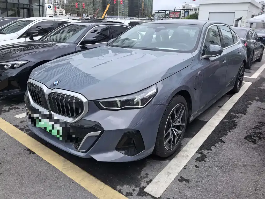 BMW i5 — фото 1