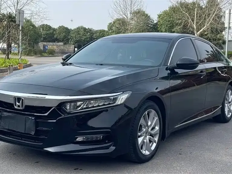Honda Accord — фото 1