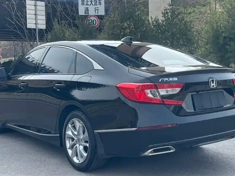 Honda Accord — фото 8