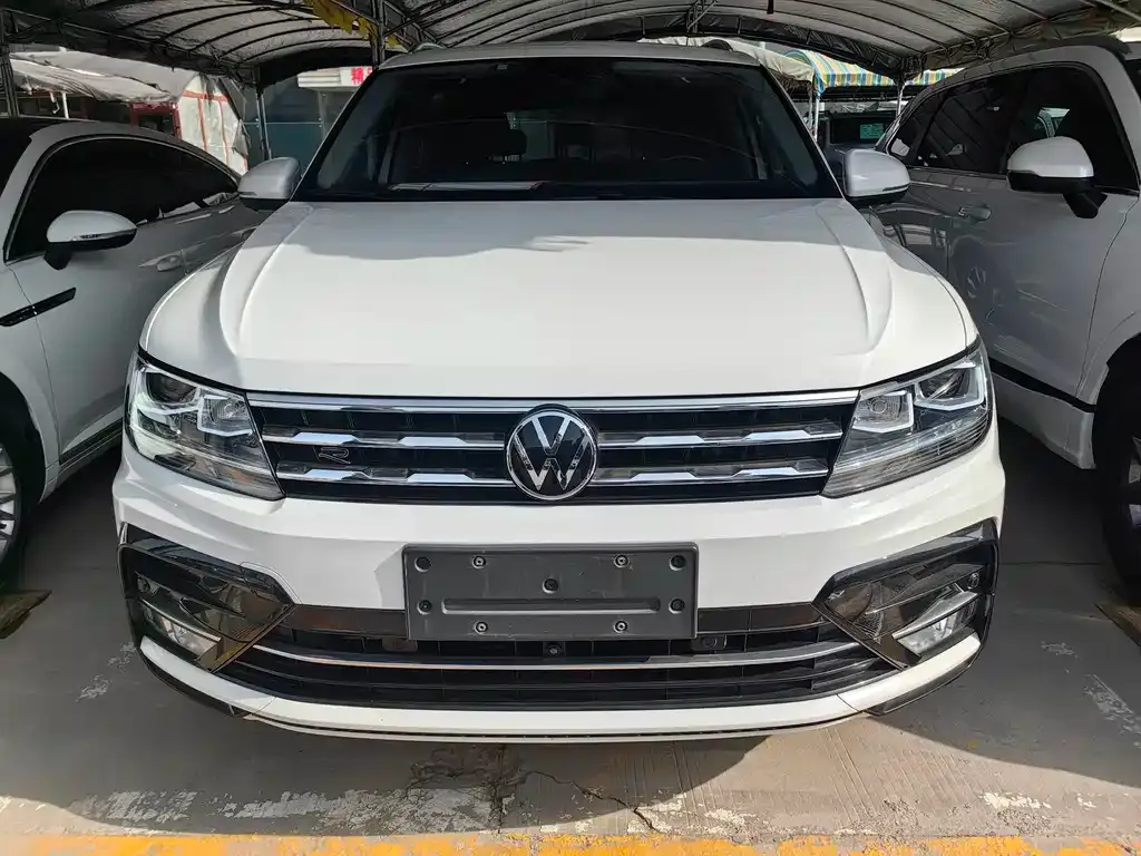 Volkswagen Tiguan L — фото 7