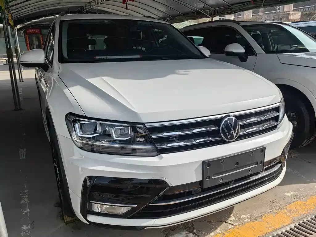 Volkswagen Tiguan L — фото 8
