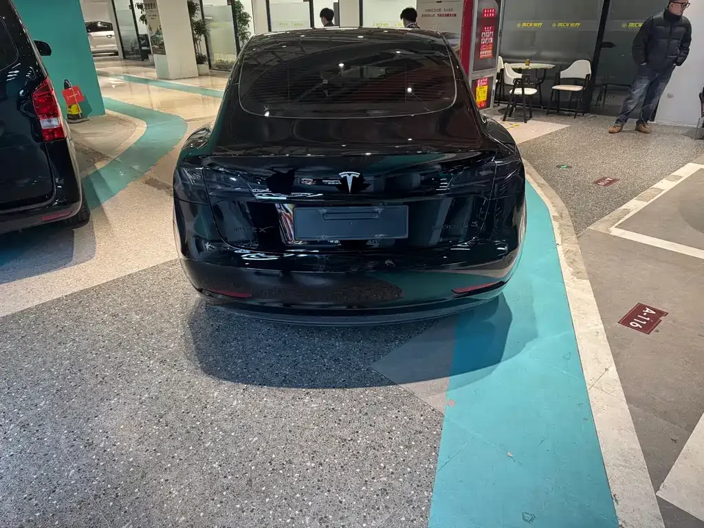 Tesla Model 3 — фото 10
